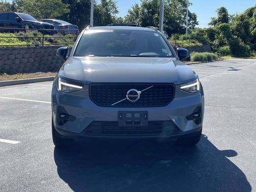 Thunder Grey Metallic 2023 Volvo XC40 B5 Plus Dark Theme
