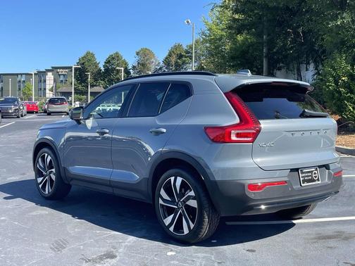Thunder Grey Metallic 2023 Volvo XC40 B5 Plus Dark Theme