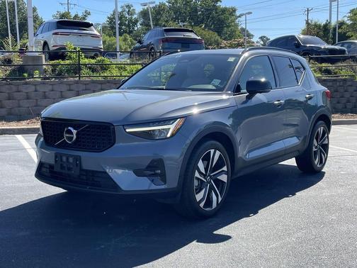 Thunder Grey Metallic 2023 Volvo XC40 B5 Plus Dark Theme
