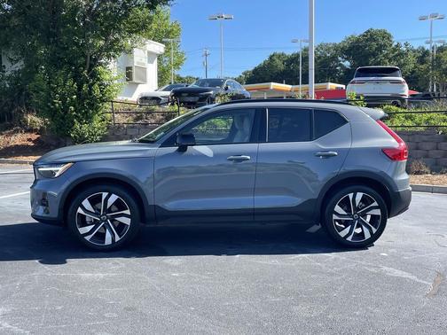 Thunder Grey Metallic 2023 Volvo XC40 B5 Plus Dark Theme