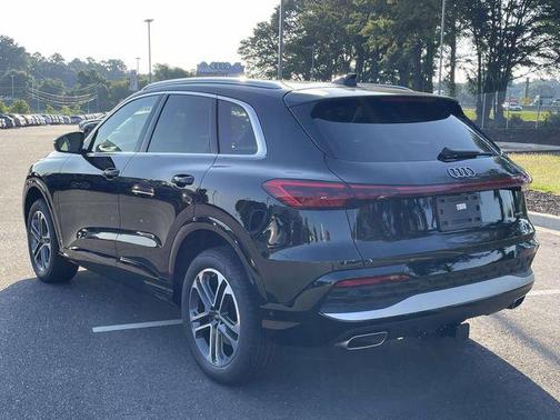 Mythos Black Metallic 2026 Audi Q5 Premium TFSI quattro S tronic