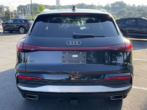 Mythos Black Metallic 2026 Audi Q5 Premium TFSI quattro S tronic