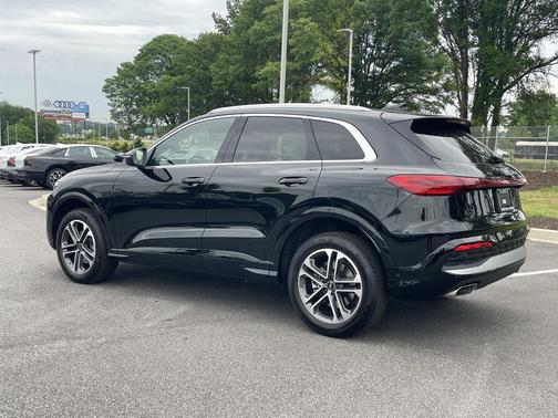 Mythos Black Metallic 2025 Audi Q5 Premium TFSI quattro S tronic
