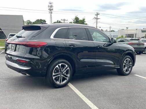 Mythos Black Metallic 2025 Audi Q5 Premium TFSI quattro S tronic