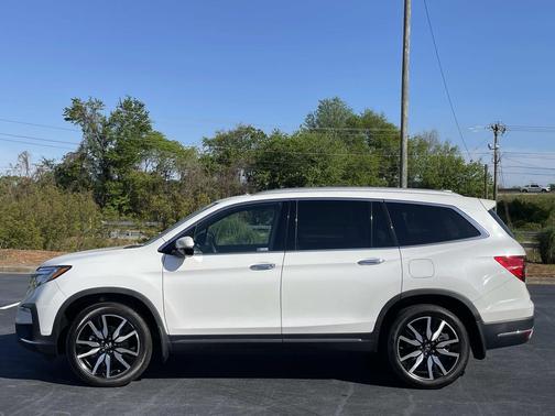 Platinum White Pearl 2022 Honda Pilot Touring 8-Passenger