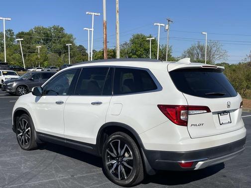 Platinum White Pearl 2022 Honda Pilot Touring 8-Passenger