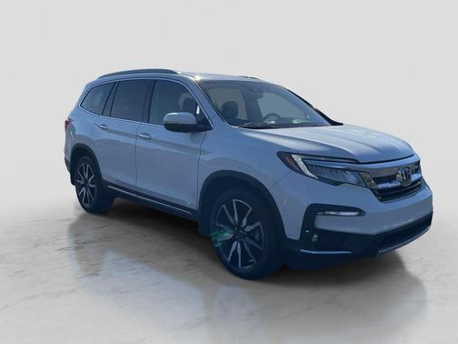 Platinum White Pearl 2022 Honda Pilot Touring 8-Passenger