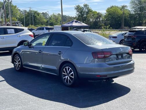Platinum Gray Metallic 2017 Volkswagen Jetta 1.4T SE