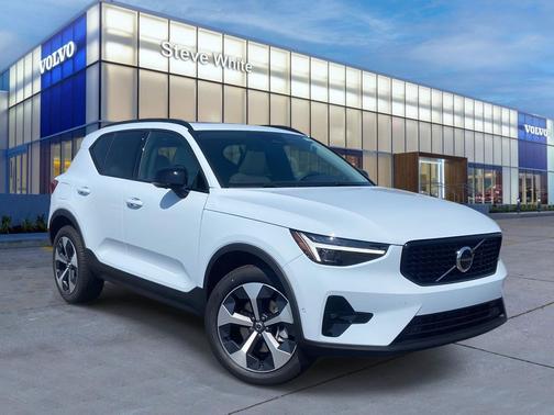 2026 Volvo XC40 B5 Plus