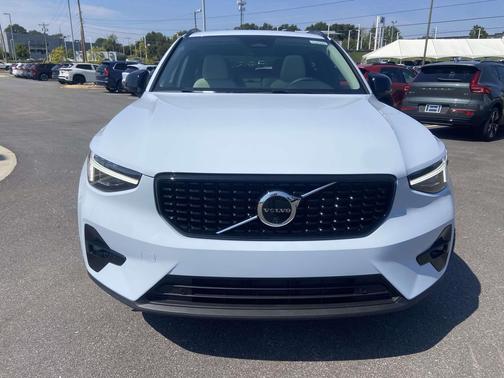 2026 Volvo XC40 B5 Plus