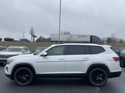 White 2026 Volkswagen Atlas 2.0T SE w/Technology