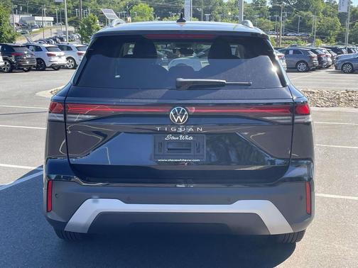 deep black pearl 2026 Volkswagen Tiguan 2.0T S