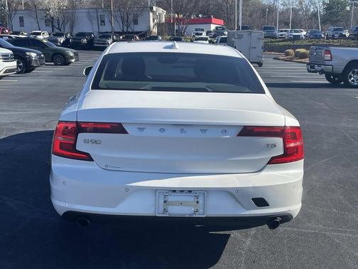 2018 Volvo S90 T5 Momentum