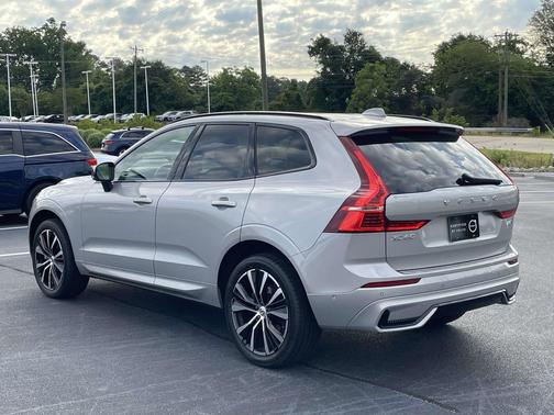 Silver Dawn Metallic 2023 Volvo XC60 B5 Ultimate Dark Theme