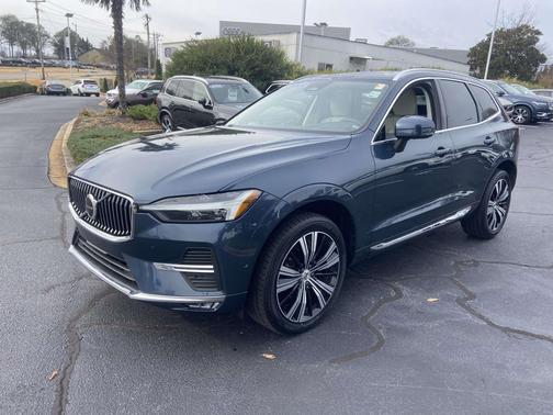 2023 Volvo XC60 B5 Plus Bright Theme