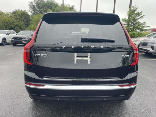 Onyx Black Metallic 2026 Volvo XC90 Plug-In Hybrid Ultra, T8 AWD, Electric/Gasoline, Bright, 7 Seats