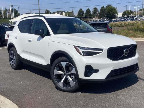 2026 Volvo XC40 B5 Plus