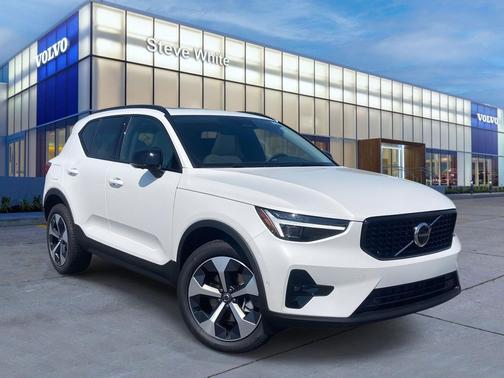 2026 Volvo XC40 B5 Plus