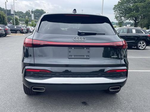 Mythos Black Metallic 2025 Audi Q5 Premium Plus TFSI quattro S tronic