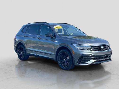 Platinum Gray Metallic 2023 Volkswagen Tiguan 2.0T SE R-Line Black