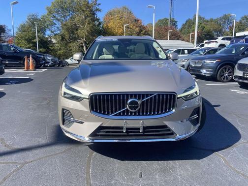 2023 Volvo XC60 B5 Plus Bright Theme
