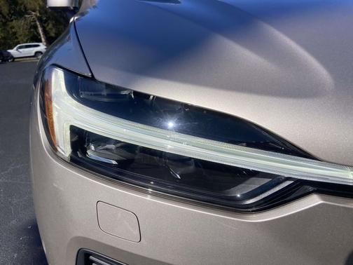 2023 Volvo XC60 B5 Plus Bright Theme