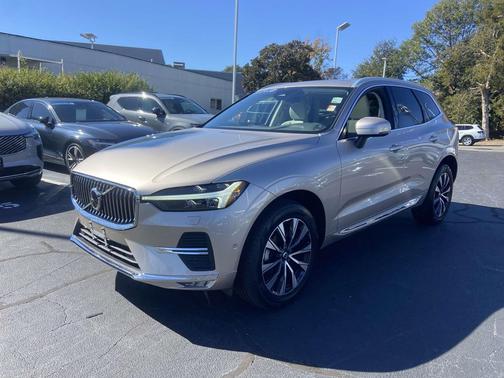 2023 Volvo XC60 B5 Plus Bright Theme