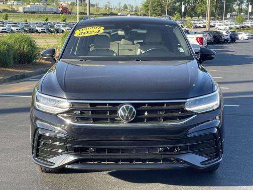Deep Black Pearl 2024 Volkswagen Tiguan 2.0T SE R-Line Black