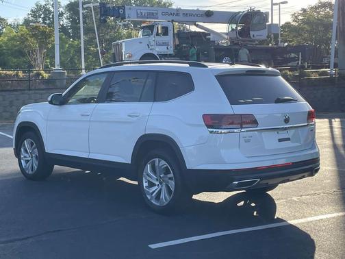 Pure White 2021 Volkswagen Atlas 3.6L SE w/Technology