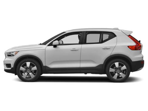 Ice White 2019 Volvo XC40 T5 Momentum