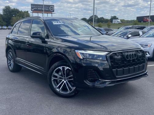 2025 Audi Q7 45 Premium Plus