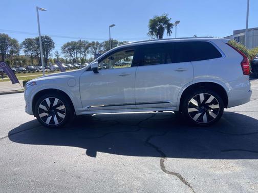 2023 Volvo XC90 Recharge Plug-In Hybrid T8 Ultimate Bright Theme 7-Seater