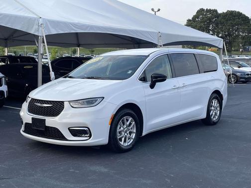 Bright White Clearcoat 2024 Chrysler Pacifica Touring L