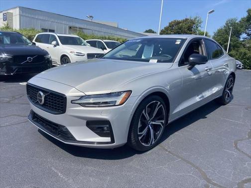 2024 Volvo S60 B5 Plus Dark Theme