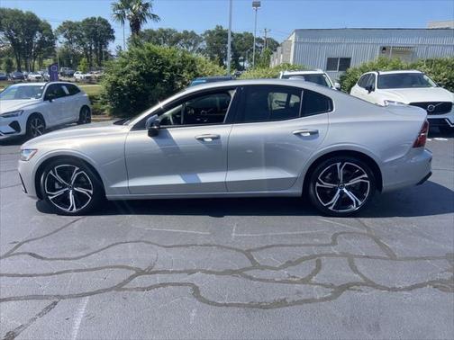 2024 Volvo S60 B5 Plus Dark Theme