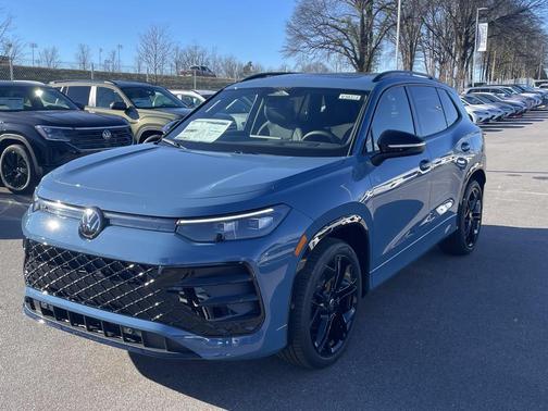 2026 Volkswagen Tiguan 2.0T SE R-Line Black