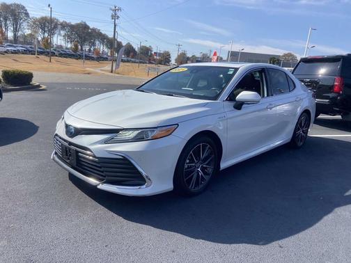 2021 Toyota Camry Hybrid XLE