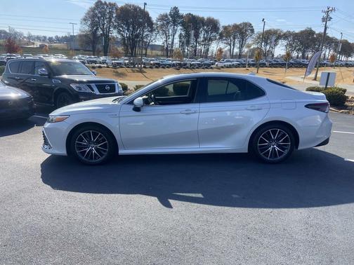 2021 Toyota Camry Hybrid XLE