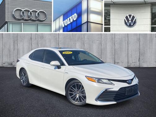 2021 Toyota Camry Hybrid XLE