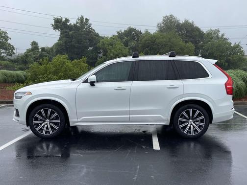 Crystal White Metallic 2023 Volvo XC90 B5 Core