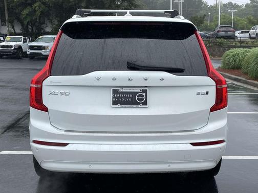 Crystal White Metallic 2023 Volvo XC90 B5 Core