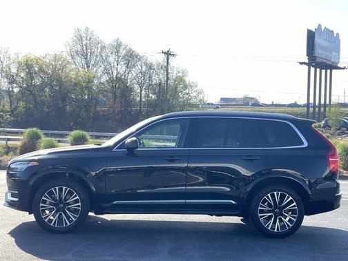 Onyx Black Metallic 2025 Volvo XC90 Plug-In Hybrid T8 Core 7-Seater