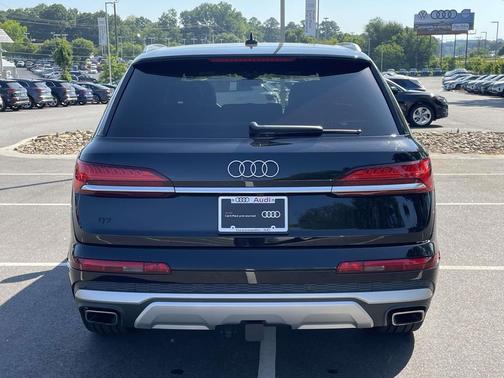 Mythos Black Metallic 2025 Audi Q7 55 Premium Plus