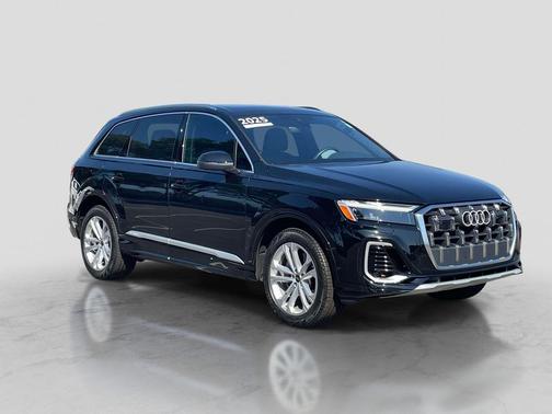 Mythos Black Metallic 2025 Audi Q7 55 Premium Plus