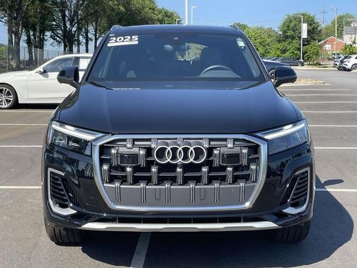 Mythos Black Metallic 2025 Audi Q7 55 Premium Plus