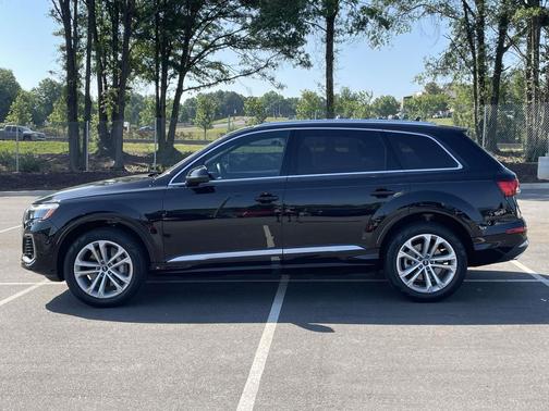 Mythos Black Metallic 2025 Audi Q7 55 Premium Plus