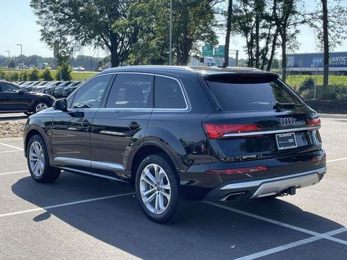 Mythos Black Metallic 2025 Audi Q7 55 Premium Plus