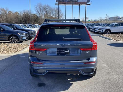 2024 Volvo XC60 B5 Plus Dark Theme