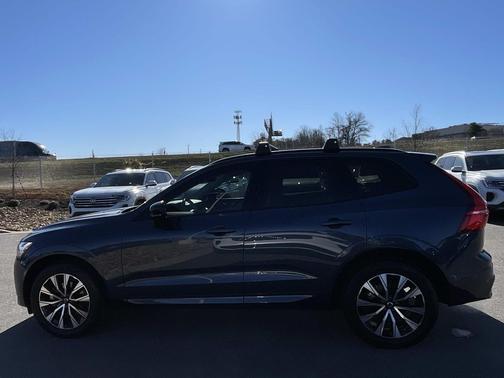 2024 Volvo XC60 B5 Plus Dark Theme