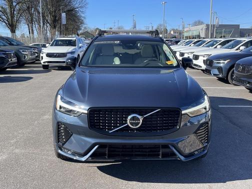 2024 Volvo XC60 B5 Plus Dark Theme